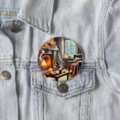 暖炉のそばの心地よい冬の景色 缶バッジ (インサイチュ)