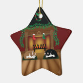 暖炉のオーナメントによって眠っている休日のハスキー セラミックオーナメント (左)