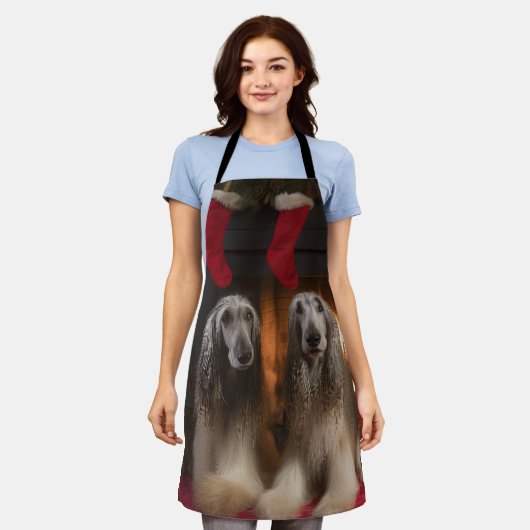 暖炉のクリスマスまでにアフガンハウンド エプロン (着用した状態)