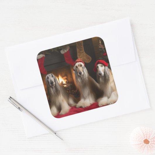 暖炉のクリスマスまでにアフガンハウンド スクエアシール (封筒)