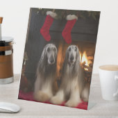 暖炉のクリスマスまでにアフガンハウンド 台座サイン (インサイチュ)