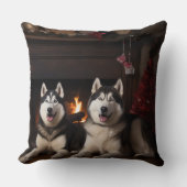 暖炉のクリスマスまでにアラスカン・マラムテ クッション (正面)