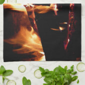 暖炉の中の丸太 キッチンタオル (折り畳み)