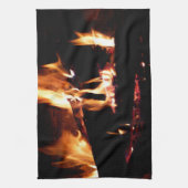 暖炉の中の丸太 キッチンタオル (縦)