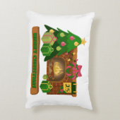 暖炉の焚き火のクリスマスツリーの近くでメリークリスマス アクセントクッション (裏面(縦))
