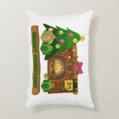 暖炉の焚き火のクリスマスツリーの近くでメリークリスマス アクセントクッション (正面(垂直))