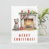 暖炉の近くのかわいい猫メリークリスマス シーズンカード (スタンド正面)