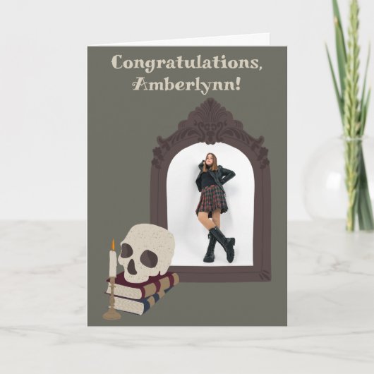 暗いアカデミア写真卒業おめでとう カード (正面)