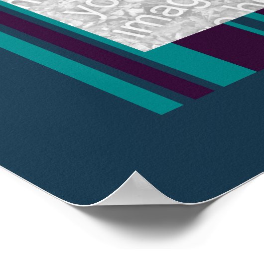 暗いティール(緑がかった色)と紫ストライプのフォトフレーム ポスター (角)