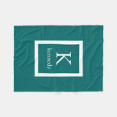 暗いティール(緑がかった色)のカスタムなモノグラムの名前 フリースブランケット (正面(横))