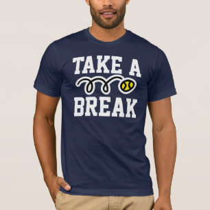 暗いテニスのTシャツの男性への女性の子供はaBreakを取ります Tシャツ