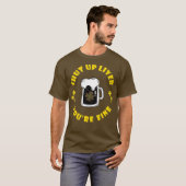 暗いビール飲むサンパトリックが肝臓を閉じる Tシャツ (正面フル)