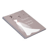 暗いピンクのウェディングプランナーのノートの白いガウン ノートブック (右側)