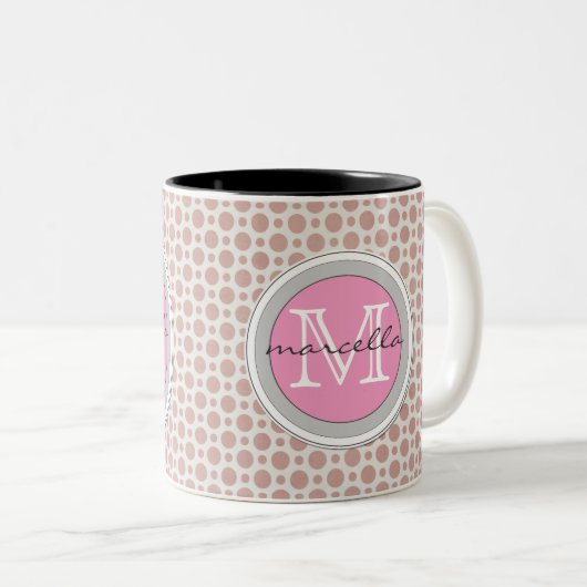 暗いピンクの点の明るいピンクのモノグラム ツートーンマグカップ (正面右)