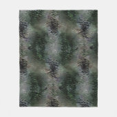 暗いファンドに浮かぶ派手なうろこ板 フリースブランケット (正面)