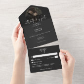 暗いムーディミニマルーの蛾の写真と詳細の結婚写真 オールインワン招待状 (貼ってはがせる)