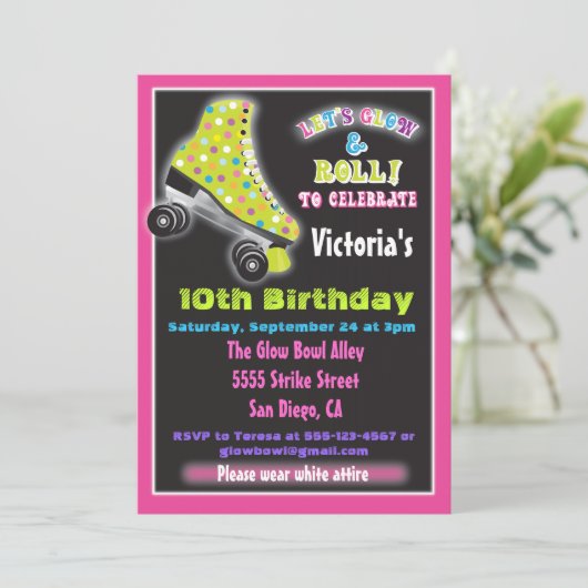 暗いローラーのスケートで滑るパーティの招待状で輝く 招待状 (スタンド正面)