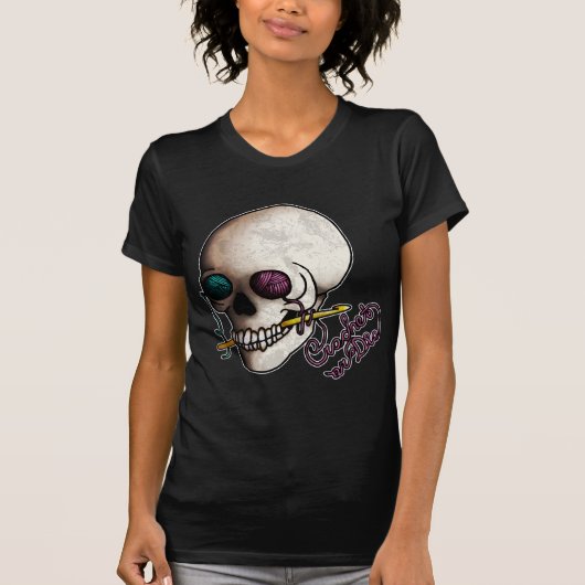 、暗いワイシャツかぎ針で編みますか、または死んで下さい Tシャツ (正面)