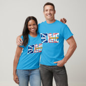 暗いワイシャツ(ニューファウンドランド)の家の旗 Tシャツ (ユニセックス)