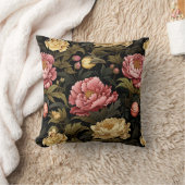 暗いヴィンテージ牡丹フローラ パターン（の模様が）ある クッション (ブランケット)