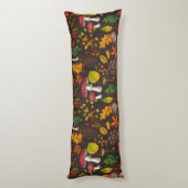 暗い上の秋のキノコ、ナッツ、果実 ボディピロー (裏面 (縦))