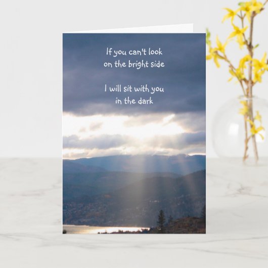 暗い中であなたと一緒に座る励ましのカード カード (黄色い花)