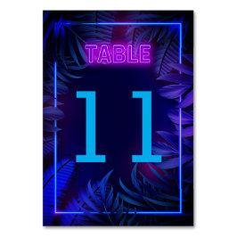 暗い中のピンクのネオンパーティー テーブルナンバー