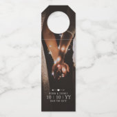 暗い写真 |日付の保存 |ボトルラベル |下 ボトルネックタグ (正面)