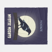 暗い夜の月明かりの邪悪なカラス フリースブランケット (正面(横))