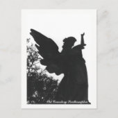 暗い天使の彫像の古い墓地の郵便はがきの文字 ポストカード (正面)