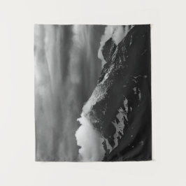 暗い山々の上の白い雲 タペストリー