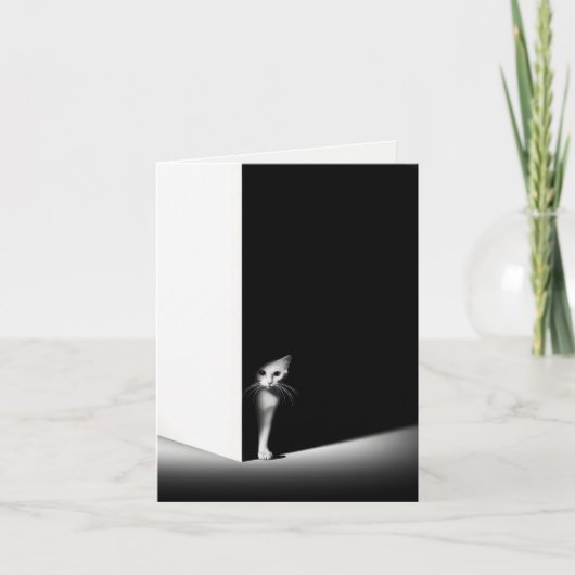 暗い影の中に隠れている子猫 カード (正面)