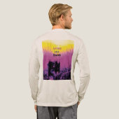 "暗い後"/"明かり"黒ピンク黄色 トライブレンドTシャツ (背面全体)
