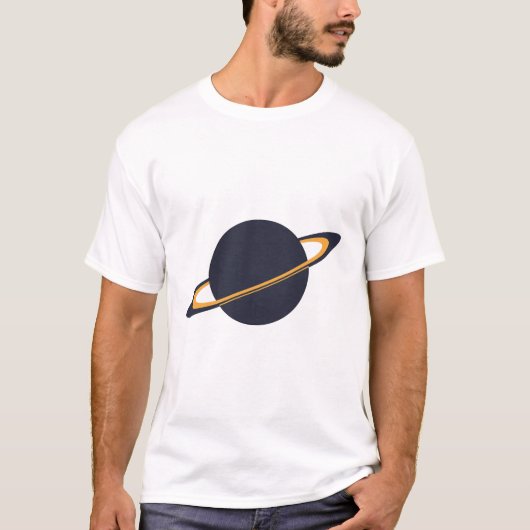 暗い惑星を周回するレトロなロケット船 - Outer Spa Tシャツ (正面)