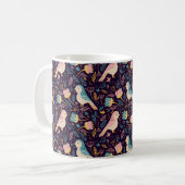 暗い日に花とを持つ青とピ葉ンクの鳥 コーヒーマグカップ (正面左)