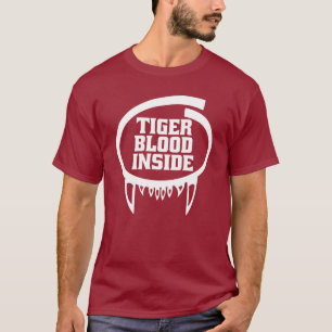 暗い服装のためのワイシャツの中のトラの血 Tシャツ