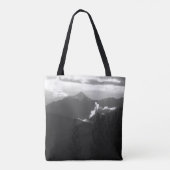 暗い朝に雄牛が選ぶ… トートバッグ (裏面)