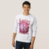 暗い枝の赤い芽と炎の空 スウェットシャツ (正面フル)