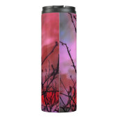 暗い枝の赤い芽と炎の空 タンブラー (裏面)