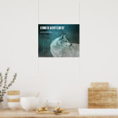 暗い森の中で美しい灰色の狼 ポスター (キッチン)