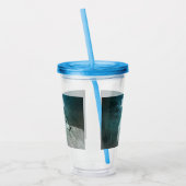 暗い森の中の美しい灰色の狼 アクリルタンブラー (左)