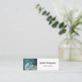 暗い森の中の美しい灰色の狼 スキニー名刺 (スタンド正面)