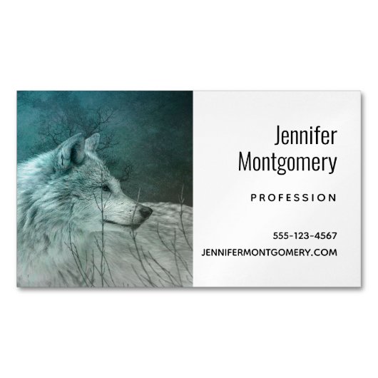 暗い森の中の美しい灰色の狼 マグネット名刺 (正面)