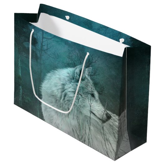 暗い森の中の美しい灰色の狼 ラージペーパーバッグ (正面アングル)