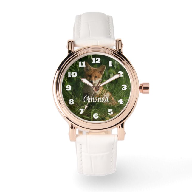 暗い森の中の美しい灰色の狼 腕時計 (正面)