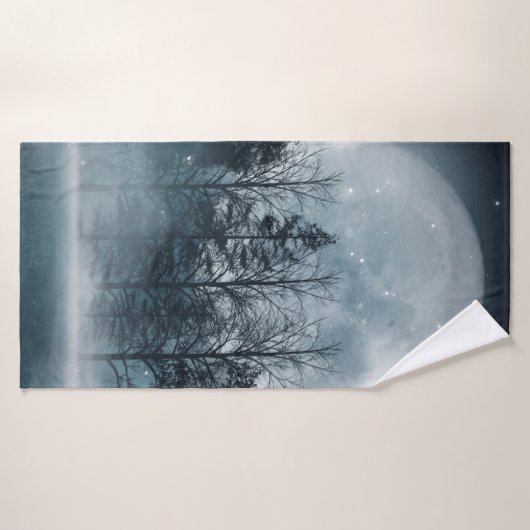 暗い森。木々の暗い暗いシーン、大きモーい バスタオル (バスタオル)