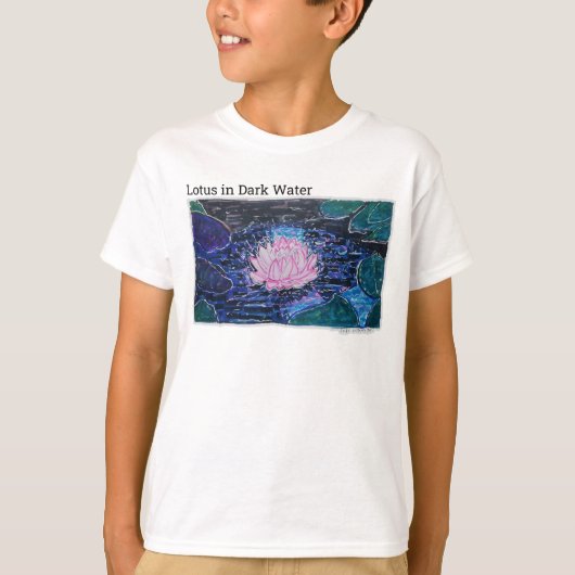 暗い水の中の蓮 Tシャツ (正面)