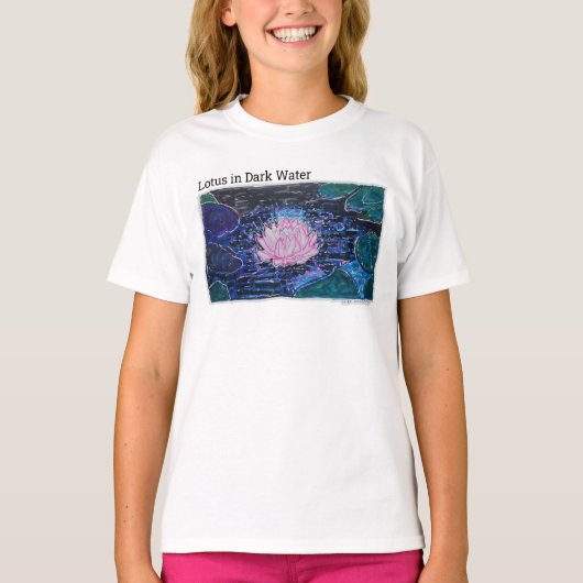 暗い水の中の蓮 Tシャツ (正面)