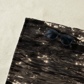 暗い水の月明かりの反射ブラック ビーチタオル (インサイチュ)