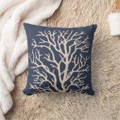 暗い濃紺のクリームの珊瑚木 クッション (ブランケット)